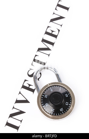 Headline investimenti e la serratura e concetto di protezione finanziaria Foto Stock