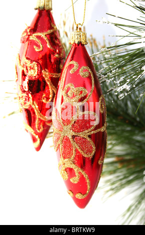 Giocattoli di Natale isolato su sfondo bianco. Foto Stock