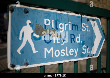 Un cartello stradale per Pilgrim Street, City Road e Mosley Street a Newcastle upon Tyne. Foto Stock