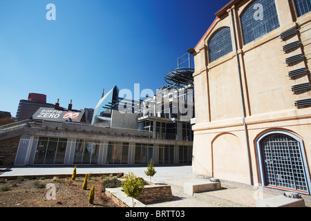 Sci-Bono Discovery Centre (Museo della Scienza) con architettura moderna in background, Newtown, Johannesburg, Sud Africa Foto Stock