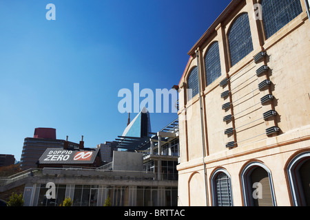 Sci-Bono Discovery Centre (Museo della Scienza) con architettura moderna in background, Newtown, Johannesburg, Sud Africa Foto Stock