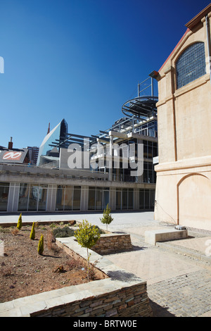 Sci-Bono Discovery Centre (Museo della Scienza) con architettura moderna in background, Newtown, Johannesburg, Sud Africa Foto Stock