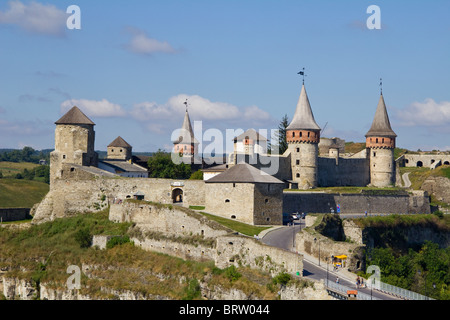 Vista generale del castello in Podilsky Kamyanets Kamieniec Podolski Podillia Ucraina Occidentale Foto Stock