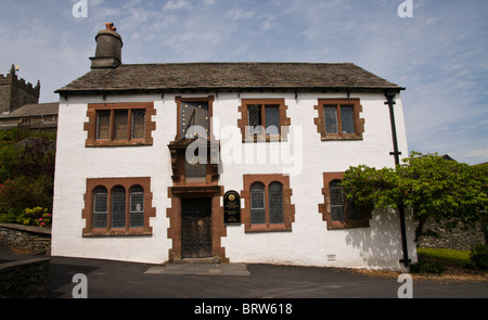 Hawkshead Grammar School nel Lake District inglese. William Wordsworth era un allievo qui 1779-1787. Foto Stock