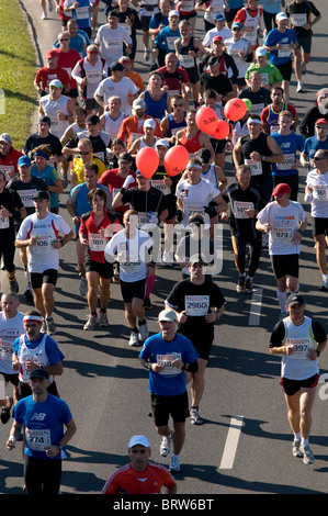 POZNAN, Polonia - 10 ottobre. Maratona di Poznan XI edizione del corso. Ottobre 10, 2010 a Poznan, in Polonia. Foto Stock