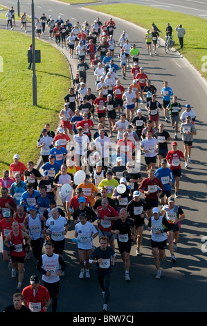 POZNAN, Polonia - 10 ottobre. Maratona di Poznan XI edizione del corso. Ottobre 10, 2010 a Poznan, in Polonia. Foto Stock