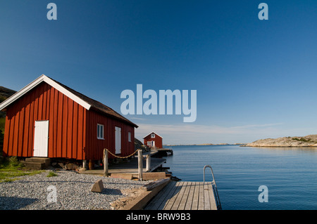 Rosso, case di legno dal mare, Smoegen, Bohuslaen, Svezia, Scandinavia, Europa Foto Stock