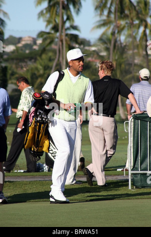 Attore americano e il comico Will Smith è a piedi il primo tee prima di Pro-Am evento al 2005 Sony Open alle Hawaii. Foto Stock