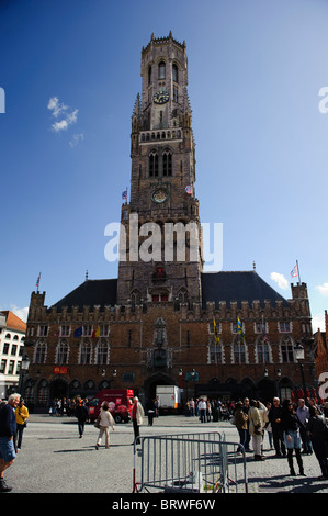 Il campanile, la piazza del mercato di Bruges,Belgio; Foto Stock