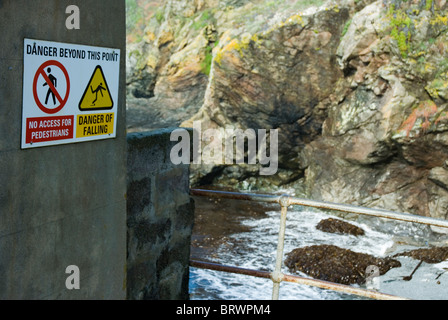 Pericolo di caduta.segni la caduta di attenzione Foto Stock