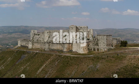 La siria Krak des Chevaliers crociati castello Al Hosn. Wadi al-Nasarah, "Valle dei cristiani", nei pressi di Homs. Foto Stock