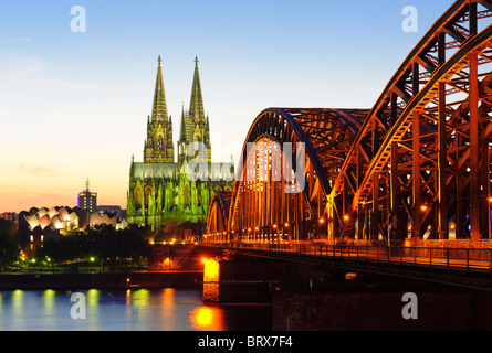 Panorama dalla Cattedrale di Colonia e Ponte Hoenzollern Foto Stock