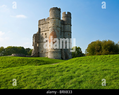 Rovine del Castello di Donnington costruito nel 1386 da Sir Richard Adderbury vicino a Newbury Berkshire. Solo il gatehouse rimane Foto Stock