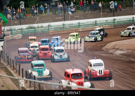 Dwarf stock cars racing su una pista di scisto Foto Stock