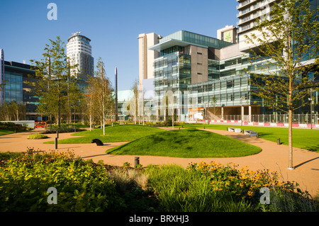 MediaCityUK edifici da 'Verde' area della piazza. Salford Quays, Manchester, Regno Unito. Foto Stock