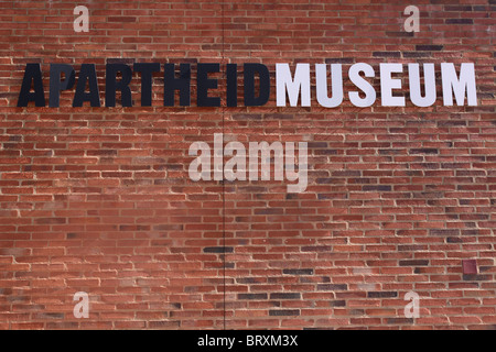 Entrata dell'Apartheid Museum, Johannesburg, Johannesburg, provincia di Gauteng, SUD AFRICA Foto Stock