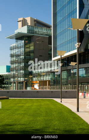 BBC Dock House Edificio dal 'Verde' area della piazza a MediaCityUK, Salford Quays, Manchester, Regno Unito Foto Stock