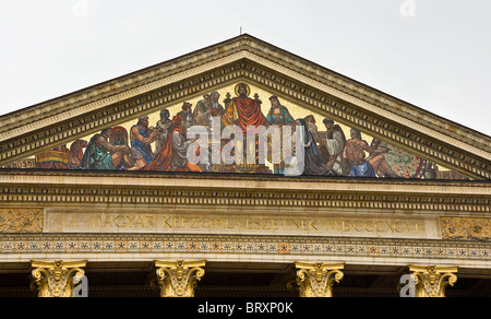 Mosaico su palazzo neoclassico di arti (Mucsarnok) exhibition hall Budapest Ungheria Europa Foto Stock