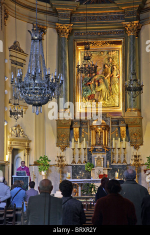 Messa in San Ildefonso chiesa, Plaza San Ildefonso, MALASANA, Madrid, Spagna Foto Stock