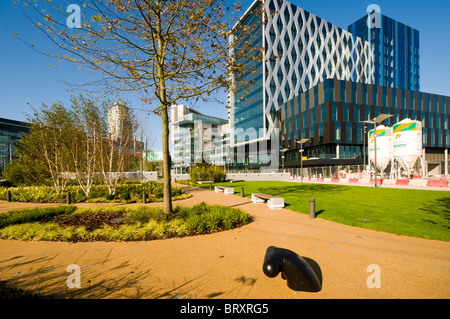 MediaCityUK edifici da 'Verde' area della piazza. Salford Quays, Manchester, Regno Unito. Foto Stock