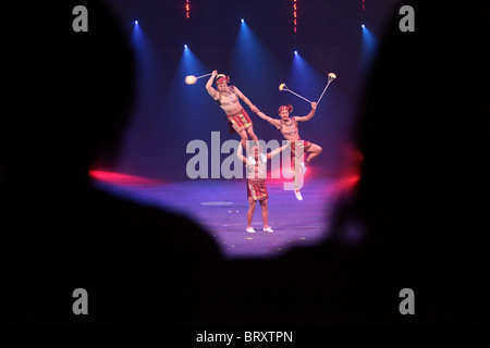 TROUPE di artisti cinesi, CIRQUE PHENIX, Pelouse De Reuilly, Parigi 12esimo arrondissement Foto Stock