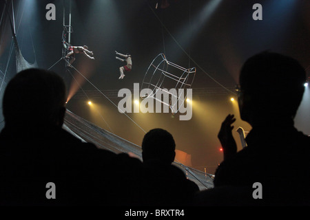 TROUPE di artisti cinesi, CIRQUE PHENIX, Pelouse De Reuilly, Parigi 12esimo arrondissement Foto Stock