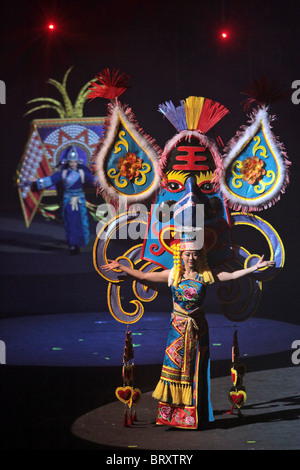 TROUPE di artisti cinesi, CIRQUE PHENIX, Pelouse De Reuilly, Parigi 12esimo arrondissement Foto Stock