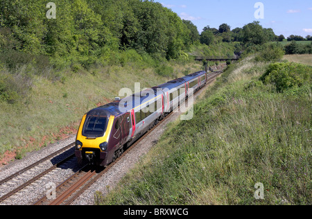 AXC, cross country Voyager capi a sud con un servizio di Plymouth attraverso Wickwar (Gloucestershire) il 16/08/10. Foto Stock