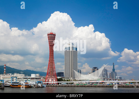 La torre di porto e il Porto Terra, la città di Kobe, nella prefettura di Hyogo, Honshu, Giappone Foto Stock