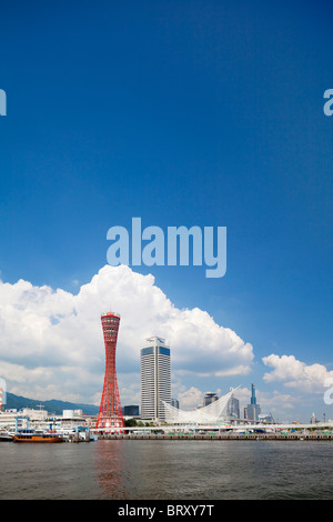 La torre di porto e il Porto Terra, la città di Kobe, nella prefettura di Hyogo, Honshu, Giappone Foto Stock