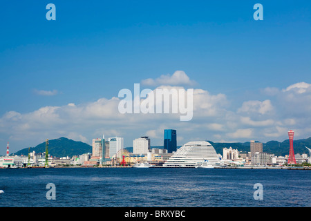 Porto di Kobe dall isola di Kobe, nella prefettura di Hyogo, Honshu, Giappone Foto Stock