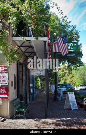 Una scena da Murphys California vecchio tempo downtown area dello shopping con ristoranti e degustazione di vino e alloggio disponibile Foto Stock