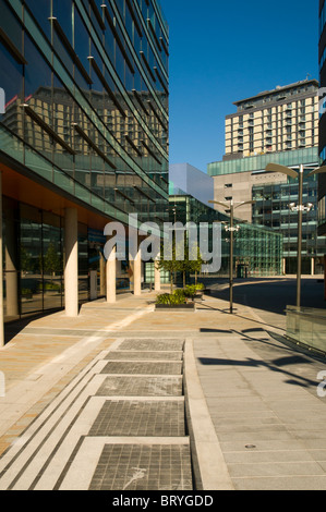 BBC Bridge House (sinistra), Studio e BBC Dock House edifici a MediaCityUK, Salford Quays, Manchester, Regno Unito Foto Stock