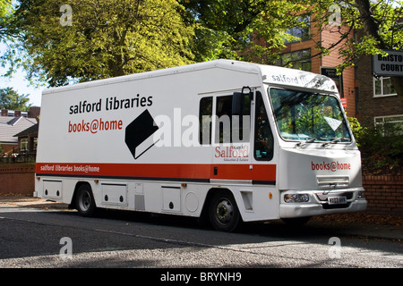 Specialmente adattato libreria mobile per le persone che sono housebound o ipovedenti, Salford, Greater Manchester, Regno Unito Foto Stock