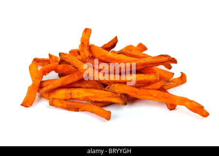 Pila di patata dolce o patatine fritte di filo isolato su sfondo bianco Foto Stock