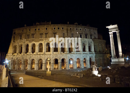 Il Teatro di Marcello (latino: Theatrum Marcelli, italiano: Teatro di Marcello) è un antico teatro all aperto in Italia a Roma. Foto Stock