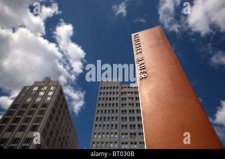 Muro di Berlino il pannello delle informazioni sulla piazza Potsdam, Berlino, Germania Foto Stock