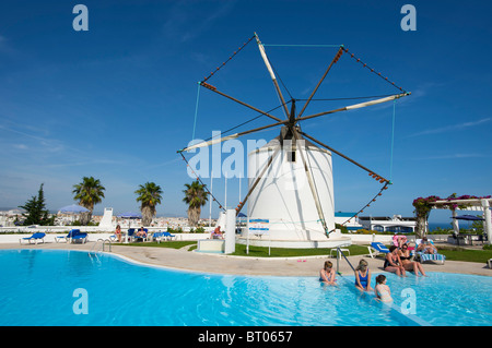 Hotel piscina a Albufeira Algarve Foto Stock