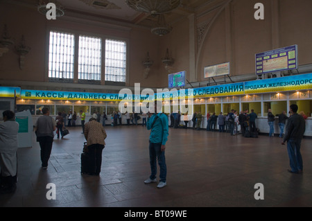 Biglietto hall a Kievsky Vokzal Kiev la stazione ferroviaria centrale di Mosca Russia Europa Foto Stock