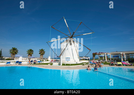 Hotel piscina a Albufeira Algarve Foto Stock