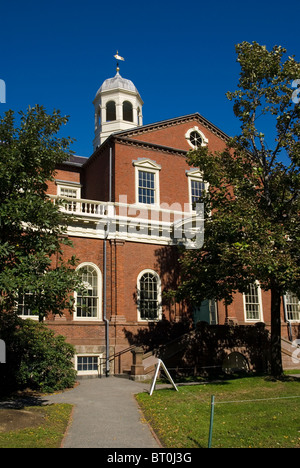 Harvard Hall presso la Harvard University di Cambridge, Massachusetts, STATI UNITI D'AMERICA Foto Stock