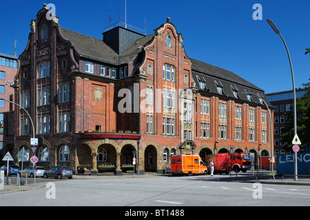 La principale stazione dei vigili del fuoco (Feuer- und Rettungswache Innenstadt) nel centro di Amburgo, Germania. Foto Stock