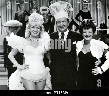 BILLY ROSE di diamante a ferro di cavallo 1945 TCF film con Betty Grable a sinistra, William Gaxton e Beatrice Kay Foto Stock