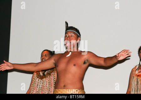 Danza maori Haka un Foto Stock