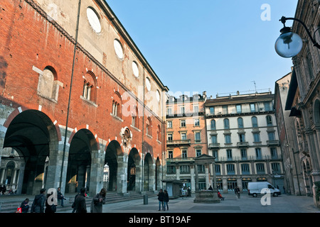 Palazzo della Ragione in Piazza dei Mercanti square, 1223, restaurato da Marco Dezzi Bardeschi nel 1978, Milano, Italia Foto Stock