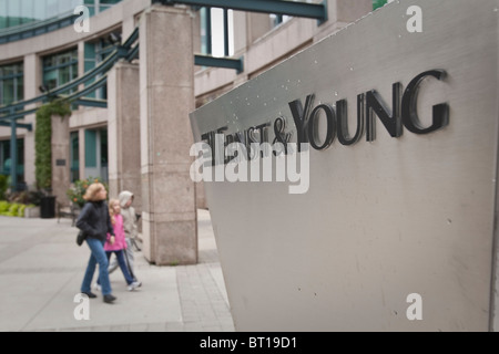 Ernst & Young logo è visto è Ottawa Foto Stock