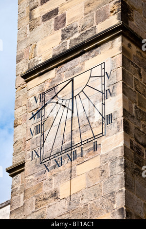 Sun dial sulla parete della cattedrale di Ripon, North Yorkshire, Inghilterra, Regno Unito, GB. Foto Stock