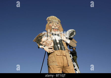 Edenbridge falò società effige di John McCririck. Foto di James Boardman. Foto Stock