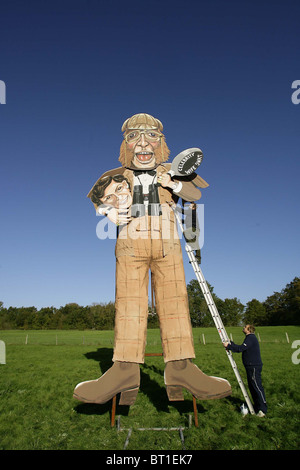 Edenbridge falò società effige di John McCririck. Foto di James Boardman. Foto Stock