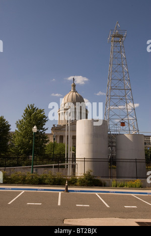 Olio bene sulla State Capitol Building prato in Oklahoma City OK USA Foto Stock